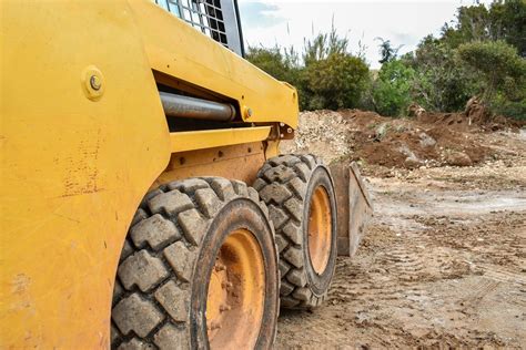 skid steer solid vs pneumatic tires|solid vs pneumatic tires.